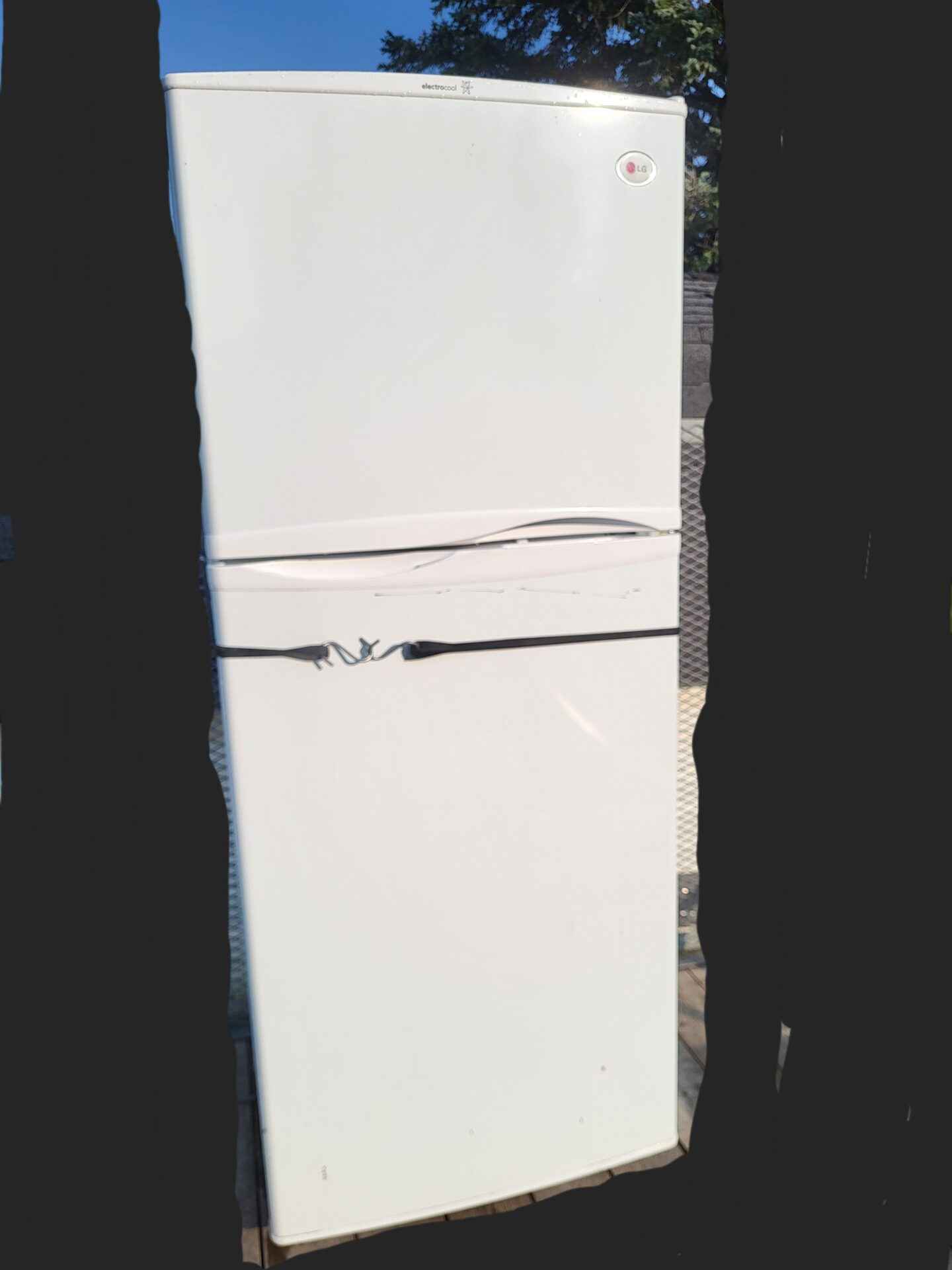 Slightly used/ scratches fridge