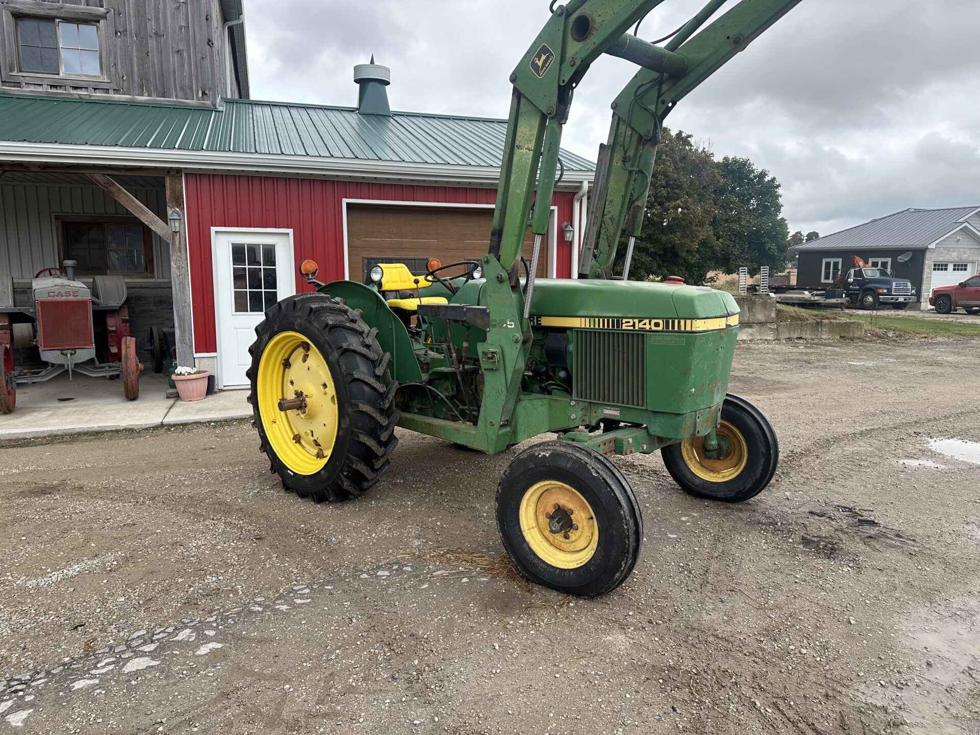 John Deere 2140 loader tractor