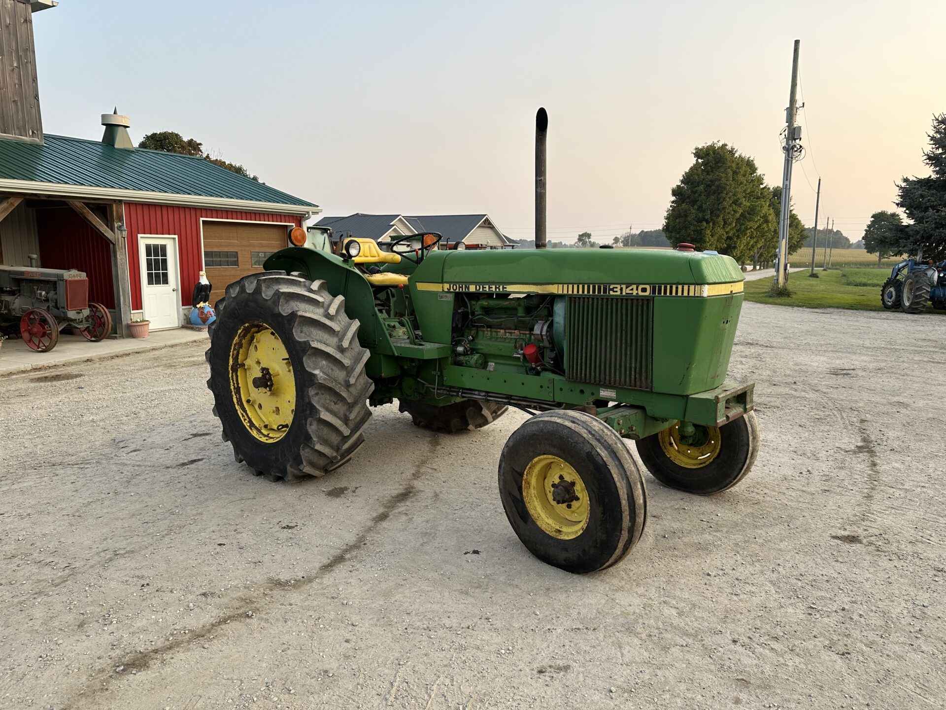 John Deere 3140