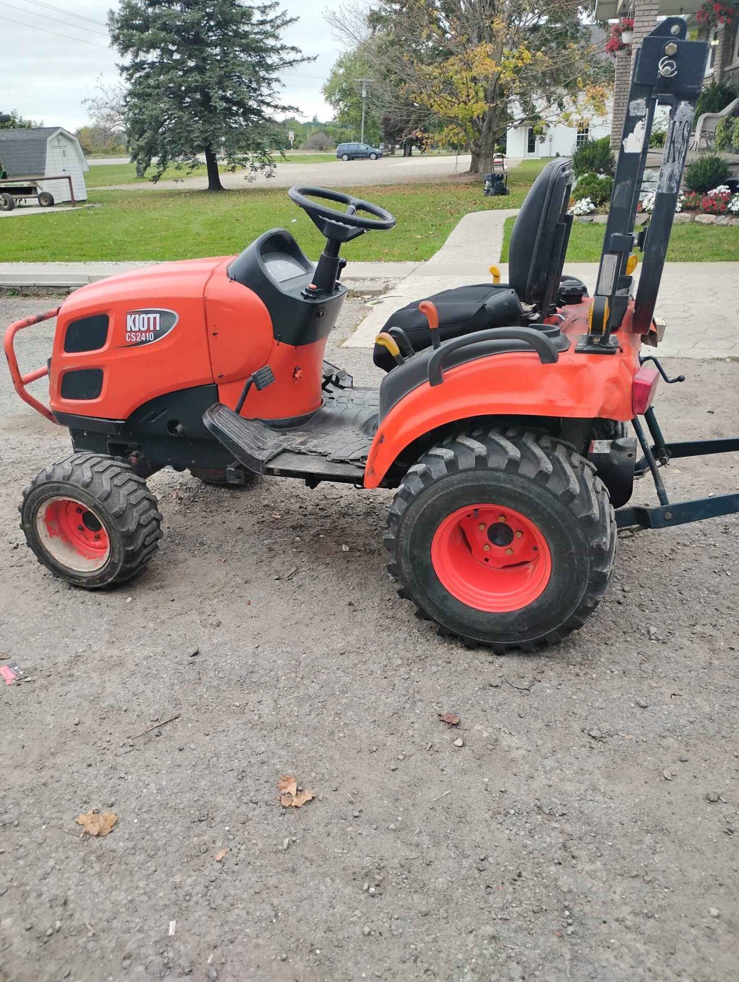 Kioti cs-2410 compact tractor