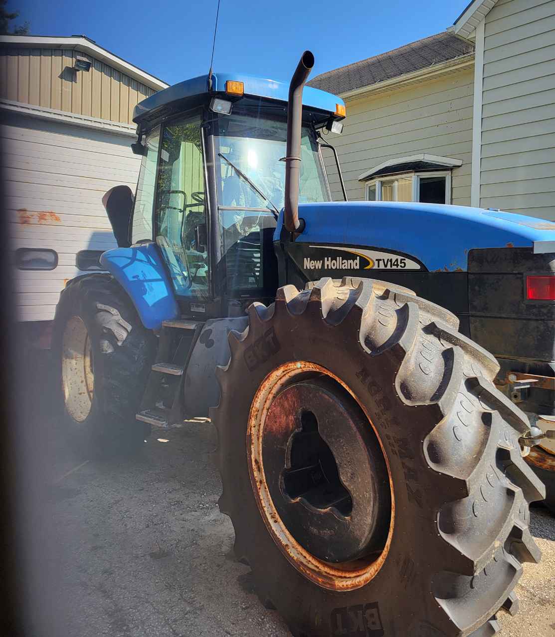 Lot 454 (2005) New Holland TV145 Bidirectional Tractor