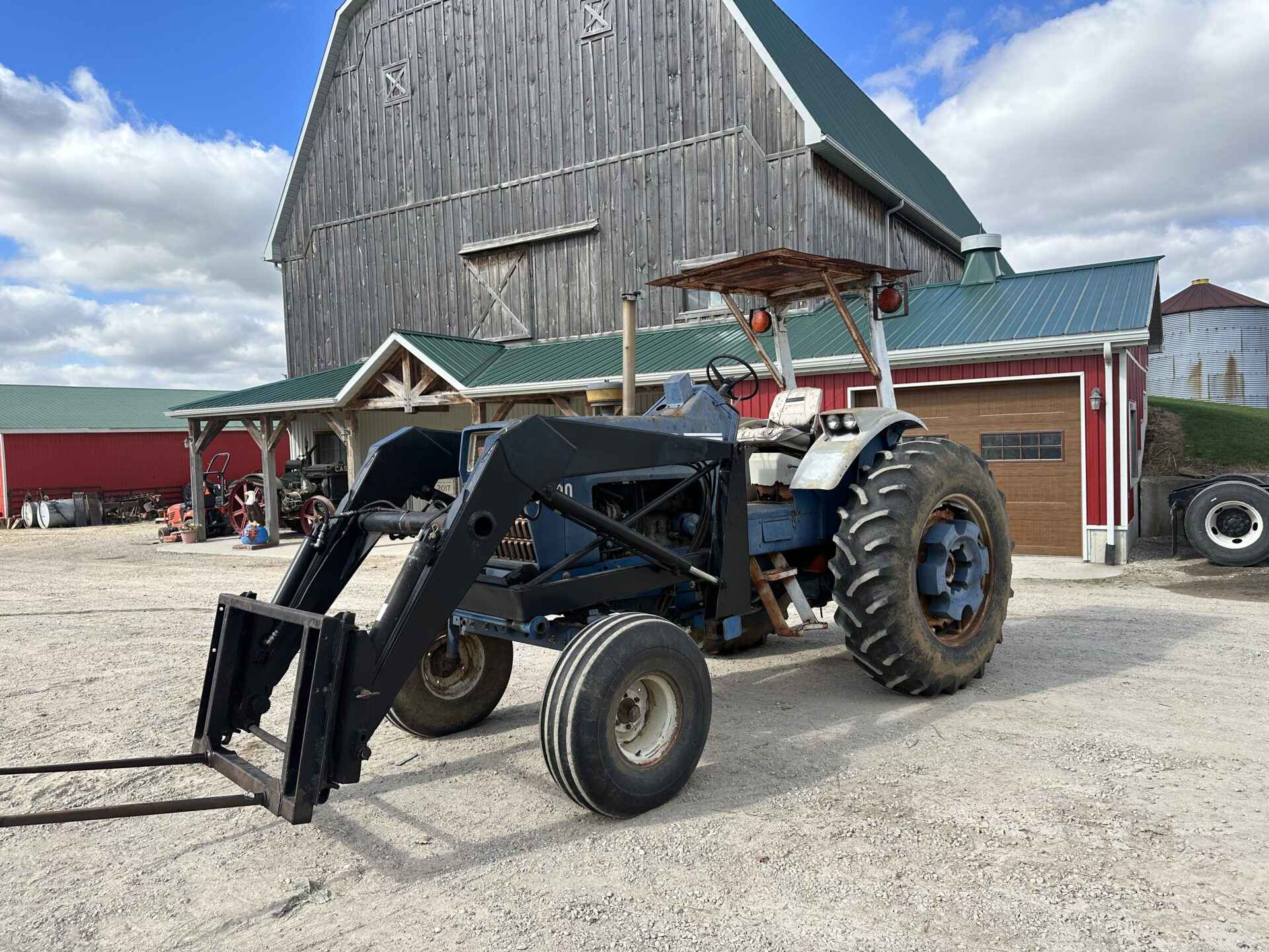 Ford 8600 loader tractor