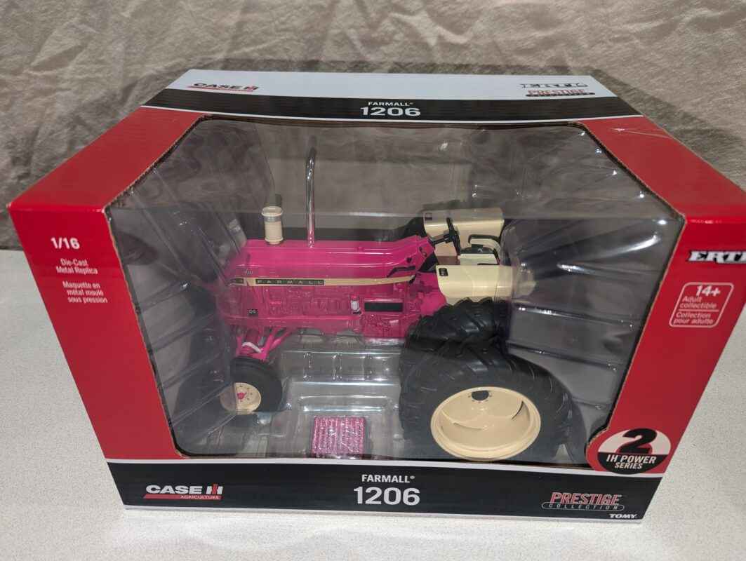 1/16 Farmall 1206 Prestige Chase Edition - Very Rare