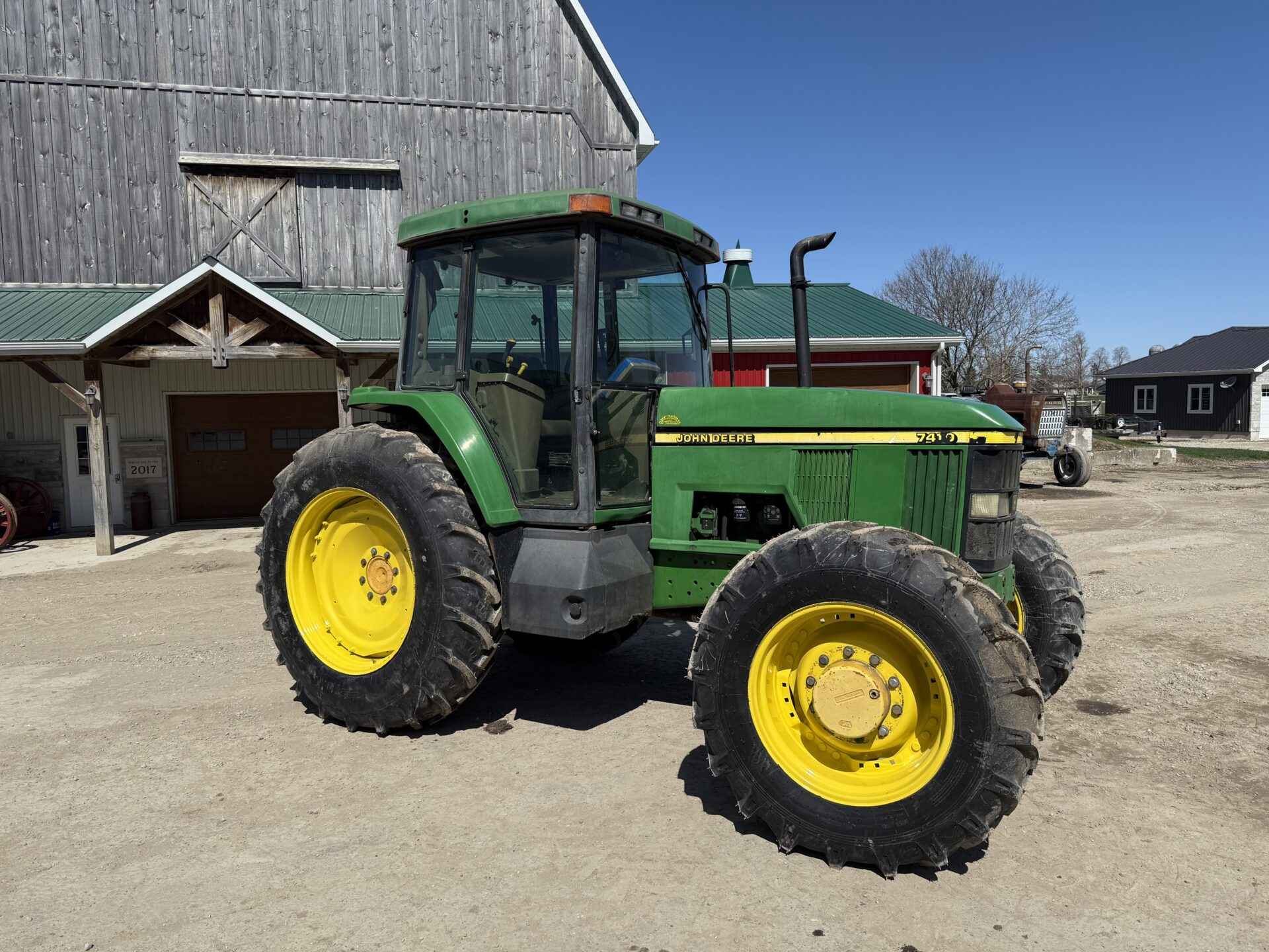 John Deere 7410 tractor 4x4