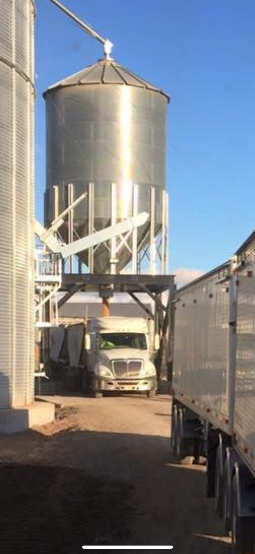 150 Mt GSI Hopper and 4 post structure