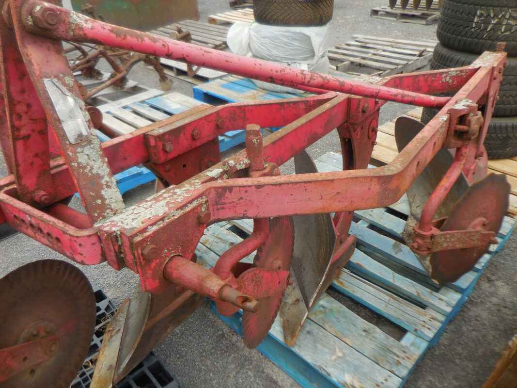 Massey Ferguson 66 3 pth 3 furrow plow