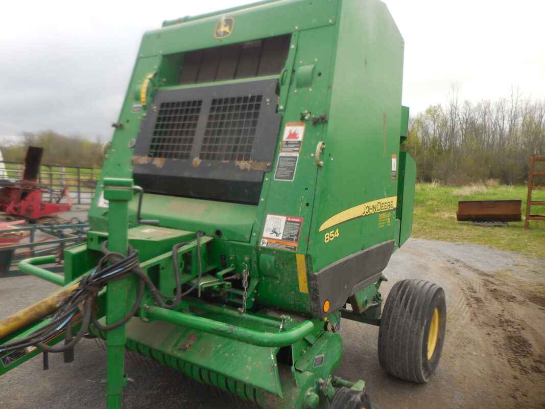 John Deere model 854 Round Baler