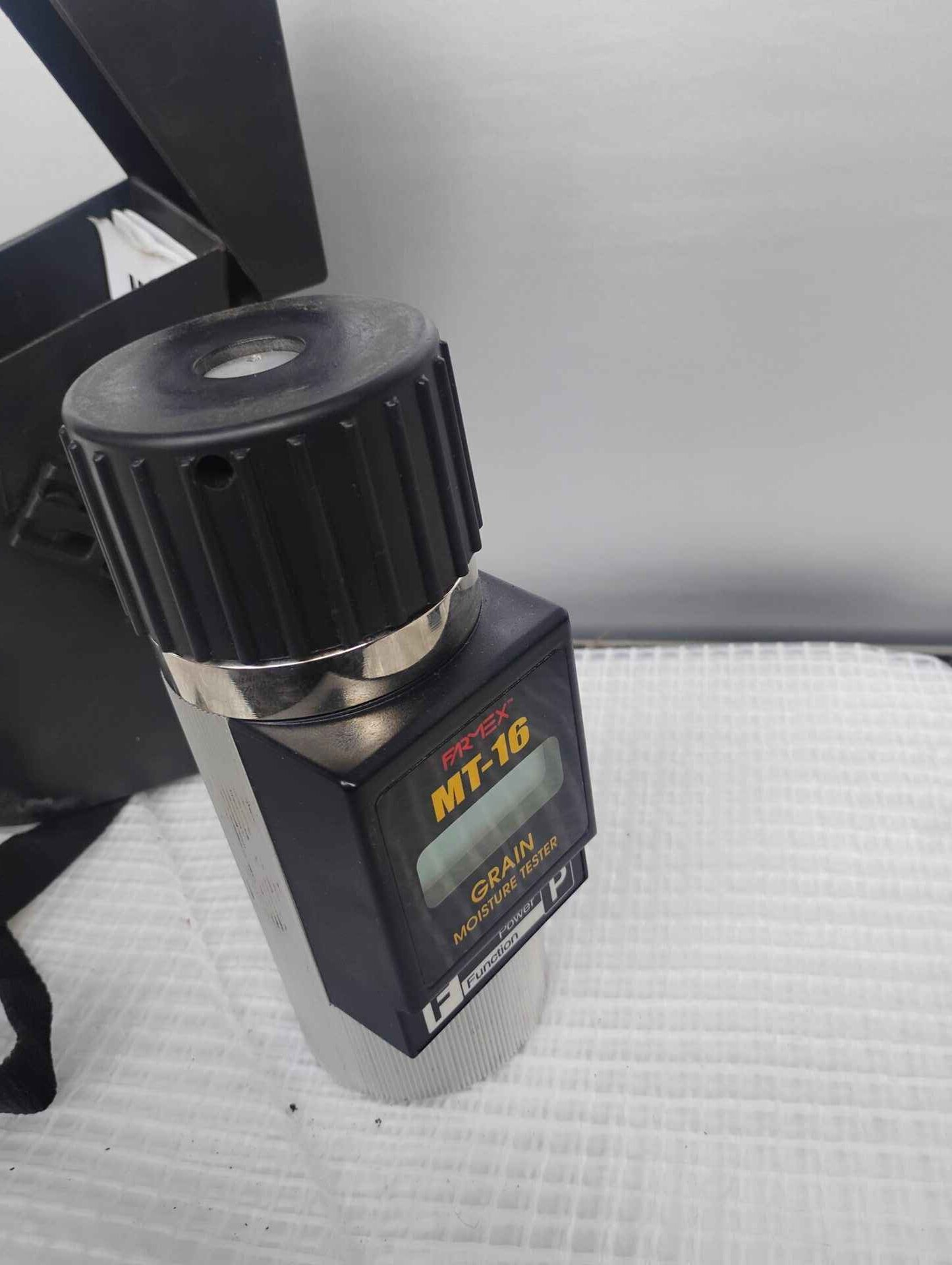 Grain moisture tester