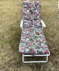 White Metal Chaise with Cushion