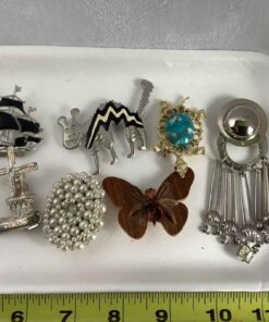 Various Broaches (7)