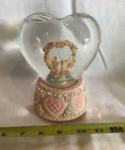 Heart Shaped Snowglobe/Music Box