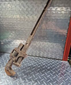 24 " heavy duty pipe wrench.