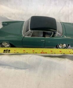 Maisto 1953 Studebaker Starliner Die Cast 1/18 scale