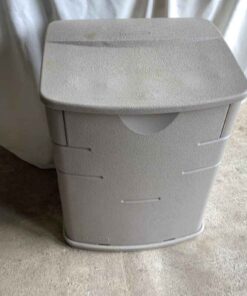 Rubbermaid Storage Container