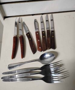 Assorted steak knives and misc cutlery