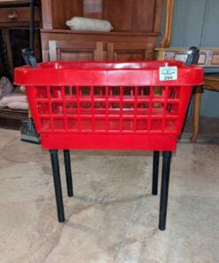Laundry Basket with automatic release legs
