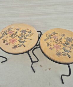 2 raised pot holders