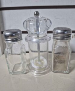 Salt and pepper shakers with grinder