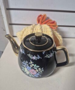 Tea pot with cover
