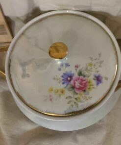Mirumitu China Serving Bowl with Lid Like New