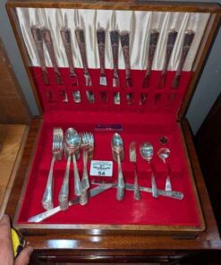 WM Rogers & Sons Flatware Set in case