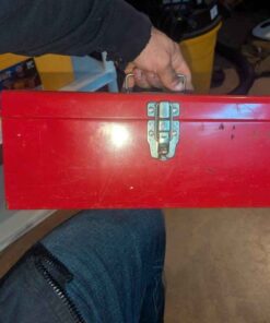 Steel toolbox with tray insert