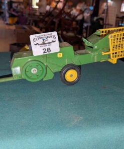 ERTL; John Deere Bailer
