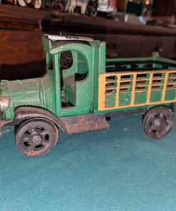 Cast vintage pick up truck