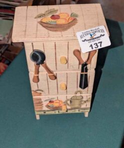 Small drawer cabinet