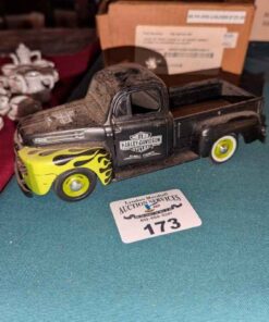 Harley Davidson 1948 Ford F1 1/25 scale Pick up truck