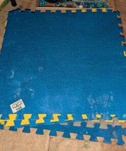 Interlocking foam squares