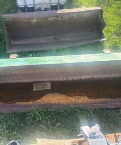 John Deere quick tach 6ft material bucket