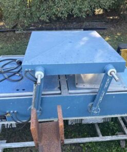 Vacuum packaging machine