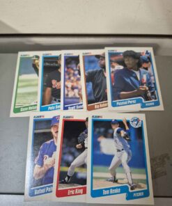 Qty 8 .. Fleer 90 baseball cards, includingTom henke