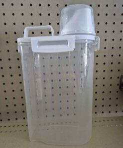 Cereal container with locking lid
