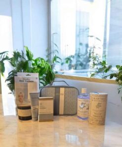 GOTTA LOOK PRETTY! 'GUESS' MAKE UP BAG & PRODUCTS