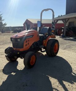 Unused Avenger 26 compact tractor 4x4