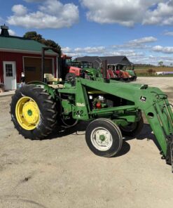John Deere 820 loader tractor
