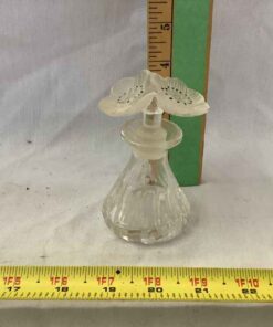 Perfume bottle clear with a 2 flower stopper