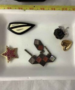 Assorted Broaches (5)