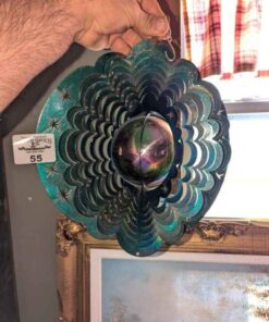 Hanging wind spinner