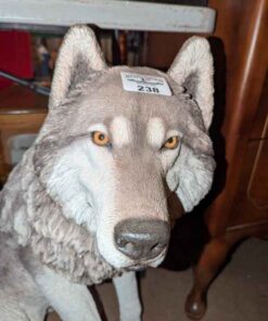Resin Wolf Statue