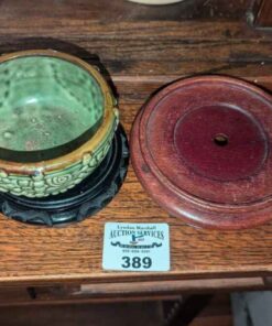 Ceramic bowl and stands