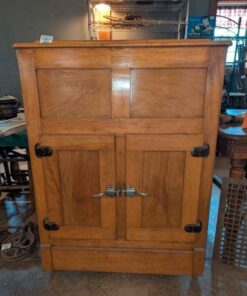 The Wallace MFG Co Vintage Ice box
