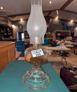 Pedestal oil lamp