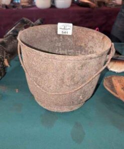 Cast kettle/pot