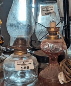 Oil lamp and electric 'oil lamp' without a shade