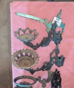 Oil lamp wall mounts