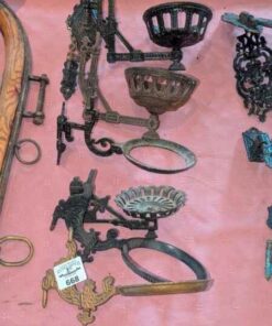 Oil lamp wall supports