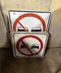 Lot of 8 traffic signs